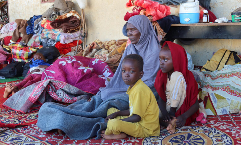 A Sudanese family displaced from Gezira state due to RSF violence sit at a shelter in New Halfa امدر تايمز