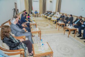 أكد نائب رئيس مجلس السيادة الانتقالي، الأستاذ مالك عقار، أن الحوار السوداني السوداني ينبغي أن ينطلق من داخل البلاد