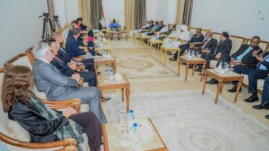 أكد نائب رئيس مجلس السيادة الانتقالي، الأستاذ مالك عقار، أن الحوار السوداني السوداني ينبغي أن ينطلق من داخل البلاد