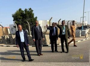 تفقد رئيس الوزراء، كامل إدريس، مطار بورتسودان الدولي خلال عودته إلى الخرطوم، للاطلاع على مستوى تنفيذ توجيهاته السابقة المتعلقة بتطوير خدمات المطار