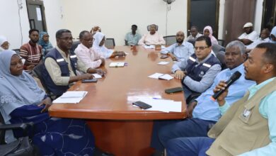 استعرضت وزارة الصحة بولاية الخرطوم، عبر مركز عمليات الطوارئ (EOC)، مؤشرات الوضع الوبائي وتقارير الأداء الأسبوعية للإدارات المختصة