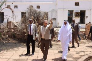 تفقد المدير العام لوزارة الصحة بولاية الخرطوم الوزير المكلف، الدكتور محمود البدري، برفقة رئيس قسم العيون بمستشفى حمد القطري الدكتور عمر محمد القحطاني