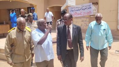 تفقد المدير التنفيذي لمحلية بحري الأستاذ محمد أحمد الحاج، اليوم، مركز تصحيح امتحانات الشهادة الثانوية بمدرسة الشيخ حمد بمنطقة حلة حم