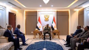 تسلم رئيس مجلس السيادة الانتقالي الفريق أول الركن عبد الفتاح البرهان، رسالة خطية من الرئيس الموريتاني محمد ولد الشيخ الغزواني