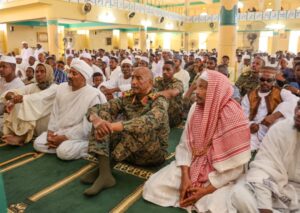 أكد رئيس مجلس السيادة الانتقالي والقائد العام للقوات المسلحة، الفريق أول الركن عبد الفتاح البرهان، أن السودان ماضٍ في الطريق الذي اختطه منذ 15 أبريل،