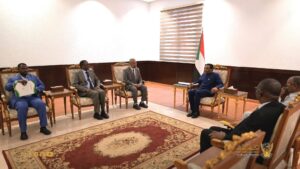 رئيس الوزراء كامل إدريس يطلع على نتائج الزيارات الخارجية لوزارة الصحة، واعتماد 300 مليون دولار لدعم القطاع الصحي، إلى جانب خطط إنشاء مدن طبية وتدشين الاستراتيجية القومية للصحة 2026–2030.