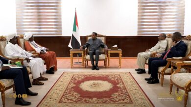 رئيس الوزراء كامل إدريس يبحث مع سلطان دار مساليت قضايا النازحين واللاجئين والطلاب والجرحى، ويؤكد أهمية دور الإدارة الأهلية في دعم الاستقرار والتنمية خلال المرحلة المقبلة.