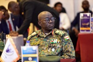 أكد وزير الدفاع خلال ملتقى الأمل الأول لقضايا التعدين ضرورة تعزيز الضوابط، وتفعيل العقوبات، وتنظيم قطاع التعدين للحد من تهريب المعادن ودعم الاقتصاد الوطني.