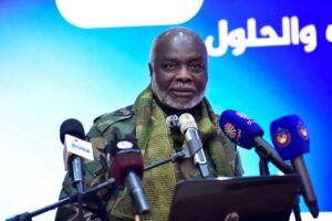 دعا وزير المالية الدكتور جبريل إبراهيم إلى تحسين خطط الإحاطة بالمعادن للحد من تهريب الذهب، مؤكداً دعم الحكومة للتعدين المنظم وتوجيه الموارد لدعم الاقتصاد والخدمات.