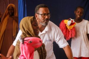 احتفلت منظمة "معًا" بالتعاون مع مفوضية العمل الطوعي والإنساني باليوم العالمي لطفل أفريقيا في محلية جبل أولياء، عبر برامج توعوية لتعزيز حقوق الطفل وحمايته.