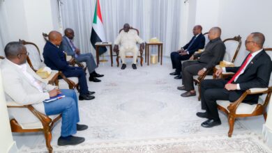 نائب رئيس مجلس السيادة مالك عقار يلتقي وفداً أوغندياً رفيع المستوى، ويبحث تطورات الأوضاع الإنسانية والسياسية، فيما تؤكد أوغندا دعمها للحكومة السودانية.