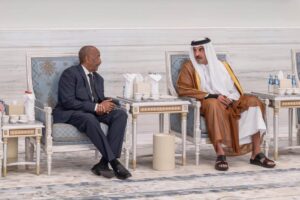 وصل رئيس مجلس السيادة السوداني الفريق أول عبد الفتاح البرهان إلى الدوحة لتقديم واجب العزاء في وفاة الأمير الشيخ حمد بن خليفة آل ثاني، مؤكداً متانة العلاقات