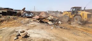 محلية أمبدة تنفذ حملة كبرى لإزالة المخالفات والتشوهات البصرية بسوق كرور، ضمن جهود تنظيم الأسواق، وإزالة التعديات، وتحسين المظهر الحضري بالمحلية