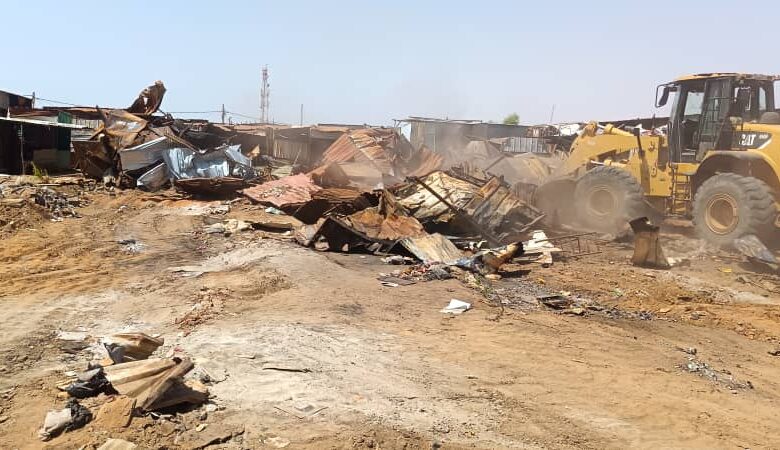محلية أمبدة تنفذ حملة كبرى لإزالة المخالفات والتشوهات البصرية بسوق كرور، ضمن جهود تنظيم الأسواق، وإزالة التعديات، وتحسين المظهر الحضري بالمحلية