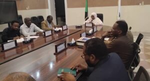 عقدت اللجنة الفنية لمنع التحصيل غير القانوني بولاية الخرطوم اجتماعًا لبحث تعزيز التنسيق مع المؤسسات الحكومية، ودعم التحول الرقمي لمنظومة الإيرادات عبر منصتي "بلدنا" و"إيصالي".