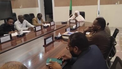 عقدت اللجنة الفنية لمنع التحصيل غير القانوني بولاية الخرطوم اجتماعًا لبحث تعزيز التنسيق مع المؤسسات الحكومية، ودعم التحول الرقمي لمنظومة الإيرادات عبر منصتي "بلدنا" و"إيصالي".