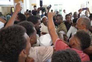 رئيس مجلس السيادة عبد الفتاح البرهان يؤكد من شمبات مواصلة العمليات ضد قوات الدعم السريع، ويدعو إلى وحدة الصف وتعزيز التكاتف للحفاظ على أمن السودان واستقراره.