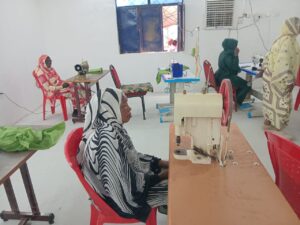 بحضور وزير الشباب والرياضة بولاية الخرطوم، افتُتح مشغل القوز الشامل لإنتاج الزي المدرسي والملبوسات، في خطوة تستهدف توطين صناعة الملابس وتمكين المرأة ودعم الإنتاج المحلي.