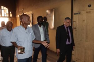 وزارة الصحة بولاية الخرطوم والمجلس القومي السوداني للتخصصات الطبية يبحثان إعادة الإعمار، ويؤكدان تسريع تأهيل المؤسسات الصحية واستئناف التدريب الطبي بعد الوقوف على حجم الدمار بمقر المجلس.