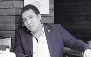 حسن حنظل النصار يكتب :
النظم التي تذبح يوميا دجاجها البياض، على أي شئ تعوّل؟