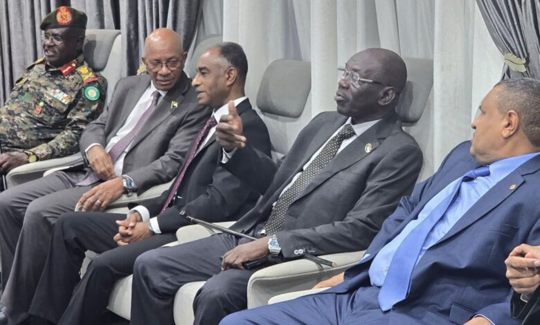 وزير الدفاع الفريق حسن كبرون يتوجه إلى جوبا على رأس وفد سوداني لتعزيز التعاون والتنسيق الأمني والسياسي بين السودان وجنوب السودان.