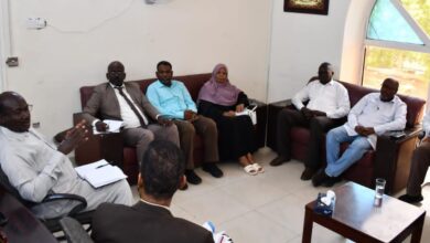 لجنة منع التحصيل غير القانوني تزور مفوضية تشجيع الاستثمار بولاية الخرطوم لبحث توحيد الرسوم، دعم التحول الرقمي، وتعزيز بيئة الاستثمار مع عودة 300 مصنع وإصدار أكثر من 360 ترخيصاً استثمارياً جديداً.