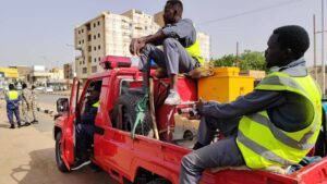 دشنت محلية بحري حملة كبرى لمكافحة نواقل الأمراض والإصحاح البيئي تستمر ثلاثة أشهر، وتستهدف مكافحة الملاريا وحمى الضنك والذباب والأطوار اليرقية بالأحياء والأسواق.