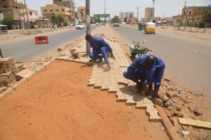 وزير البنى التحتية بالخرطوم يتفقد مشروعات الطرق ومصارف مياه الأمطار ويوجه بتسريع الإنجاز، مع بلوغ العمل بمصرف نصر الدين 80%.