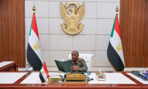 رئيس مجلس السيادة عبد الفتاح البرهان يلتقي المراجع العام صلاح الدين محمد عثمان ويطلع على تقرير أداء القطاع المصرفي للعام 2025 وتوصيات تعزيز الاستقرار المالي.