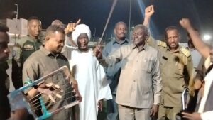 والي الخرطوم أحمد عثمان حمزة يتعهد باستكمال خدمات وتأهيل الساحة الخضراء، ضمن جهود إعادة الحياة إلى المتنزهات والمساحات الخضراء بالعاصمة.