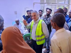 مدير عام صحة الخرطوم يتفقد مستشفى أمبدة النموذجي عقب الأمطار، ويوجه بتشغيل العيادات التخصصية والعناية المكثفة وتوفير احتياجات استمرار الخدمات الطبية.