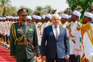 تسلّم رئيس مجلس السيادة عبد الفتاح البرهان أوراق اعتماد سفير أذربيجان الجديد لدى السودان الخان بولوخ بولوخوف، مؤكداً أهمية تعزيز العلاقات بين البلدين.