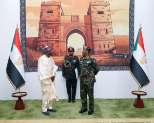 تسلّم رئيس مجلس السيادة عبد الفتاح البرهان أوراق اعتماد سفير نيجيريا الجديد لدى السودان يعقوب نياكو، مؤكداً حرص الخرطوم على تعزيز العلاقات الثنائية والتعاون المشترك.