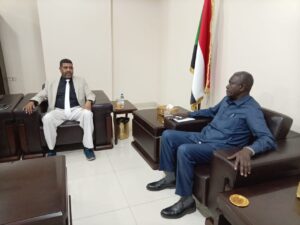 والي الخرطوم يبحث مع بنك أم درمان الوطني تعزيز الشراكة وتمويل المشروعات الخدمية والإنتاجية ودعم برامج إعادة الإعمار والعودة وتحريك النشاط الاقتصادي.