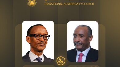 أجرى رئيس مجلس السيادة الانتقالي عبد الفتاح البرهان اتصالاً هاتفياً بالرئيس الرواندي بول كاغامي، بحثا خلاله تطورات الأوضاع في السودان وتعزيز التضامن والتعاون بين البلدين.