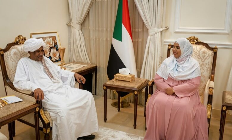 اطّلعت نوارة أبو محمد على سير العمل بمشروع الجموعية الزراعي، وبحثت جهود تطويره وإعادة تأهيله، إلى جانب معالجة أزمة محطة مياه السليمانية لتوفير مياه الشرب للأهالي.