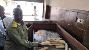 محلية بحري تنفذ حملة تفتيشية على المخابز وتكشف مخالفات في الأوزان والاشتراطات الصحية، مع توجيهات بتشديد الرقابة وتأمين انسياب الدقيق واتخاذ الإجراءات القانونية.