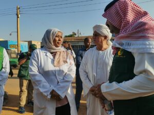 وفد إعلامي سعودي يتفقد مستشفيات أم درمان للاطلاع على الخدمات الصحية وأثر الدعم الطبي والإغاثي السعودي في توفير المولدات ومحطات الأكسجين والمستلزمات الطبية.