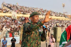 البرهان يؤكد خلال تدشين مبادرة «ما نسيناكم» بالخرطوم رفض السودان الضغوط والابتزاز، ويشدد على مواصلة مواجهة التمرد ودعم القطاع الصحي.