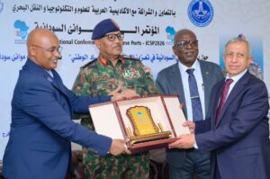 إبراهيم جابر يؤكد أهمية تطوير الموانئ السودانية وفتح المجال أمام الاستثمارات والشراكات، ويدعو إلى خارطة طريق لتوسعة الموانئ وإنشاء موانئ ومناطق حرة جديدة.