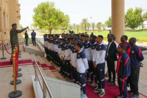رئيس مجلس السيادة عبد الفتاح البرهان يكرم بعثة منتخب السودان للشباب بعد تتويجها ببطولة سيكافا تحت 20 عاماً، ويؤكد دعم الدولة للمنتخبات الوطنية والشباب.