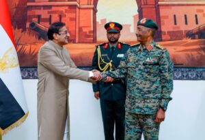 تسلّم الفريق أول الركن عبدالفتاح البرهان أوراق اعتماد سفير باكستان لدى السودان عاطف شريف، الذي أكد دعم بلاده للسودان وجهود إنهاء الحرب وتعزيز التعاون.