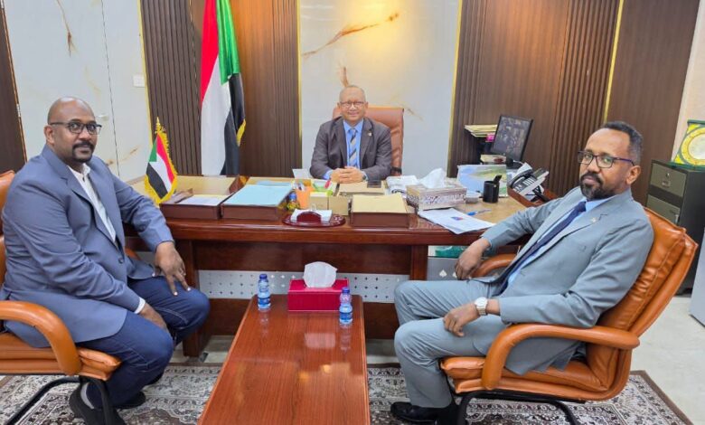 أشاد سفير السودان لدى سلطنة عُمان عصام عوض متولي بجهود الشرطة السودانية في تحديث نظام الجواز الإلكتروني بالسفارة وتطوير خدمات الجوازات والسجل المدني للمواطنين.