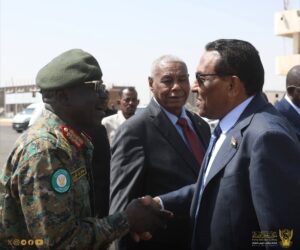 رئيس الوزراء السوداني كامل إدريس يتوجه إلى زيمبابوي للمشاركة في القمة الخامسة والعشرين لرؤساء دول وحكومات الكوميسا بالعاصمة هراري