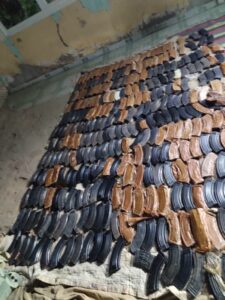 مكافحة التهريب بالولاية الشمالية تضبط عربة محمّلة بأسلحة وذخائر في دنقلا، بينها 96 قطعة كلاشنكوف و18 ألف طلقة، عقب مطاردة ميدانية.