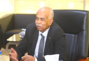 وزير الطاقة والنفط يبحث المعالجات العاجلة لأضرار استهداف محطة المرخيات التحويلية، بعد انقطاع الكهرباء عن مناطق واسعة بالخرطوم ونهر النيل وولايات أخرى.