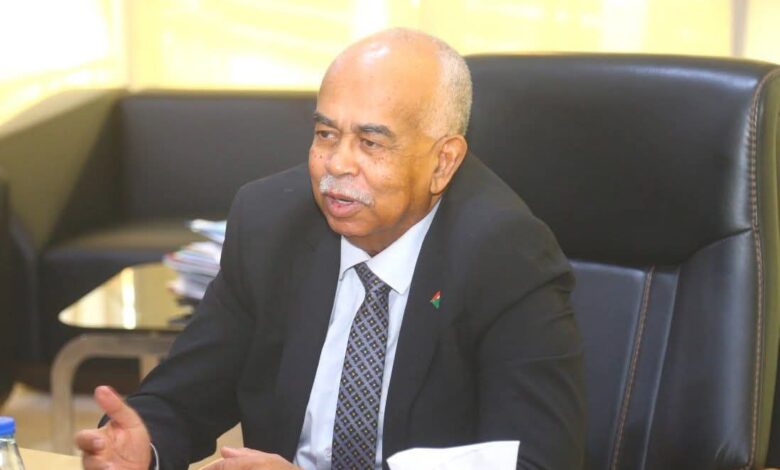 وزير الطاقة والنفط يبحث المعالجات العاجلة لأضرار استهداف محطة المرخيات التحويلية، بعد انقطاع الكهرباء عن مناطق واسعة بالخرطوم ونهر النيل وولايات أخرى.