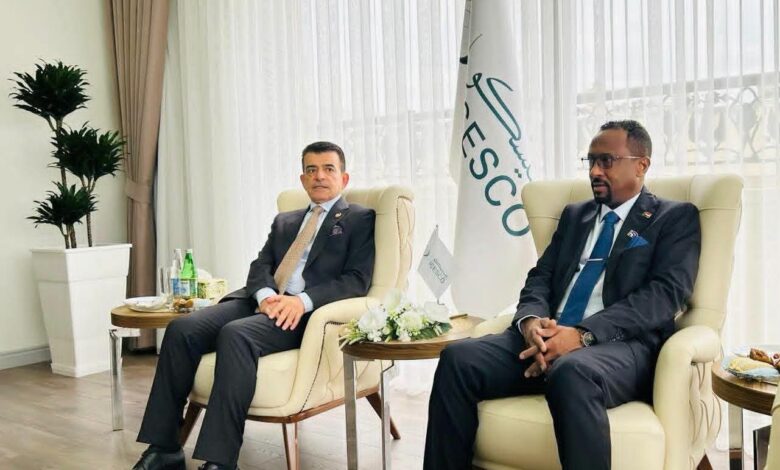 وزير الثقافة والإعلام السوداني خالد الإعيسر يبحث مع الأمين العام للإيسيسكو سالم المالك دعم إعادة الإعمار، وتدريب الإعلاميين، وتأهيل أكاديمية السودان لعلوم الاتصال.