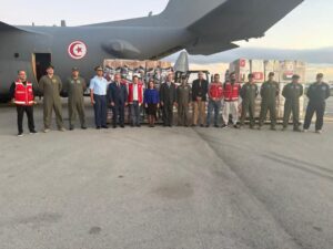 طائرة مساعدات تونسية تغادر إلى السودان محمّلة بالأغطية والخيام والمواد الطبية، وسط إشادة السفير بخاري الأفندي بالتضامن التونسي مع الشعب السوداني.