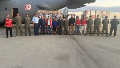 طائرة مساعدات تونسية تغادر إلى السودان محمّلة بالأغطية والخيام والمواد الطبية، وسط إشادة السفير بخاري الأفندي بالتضامن التونسي مع الشعب السوداني.